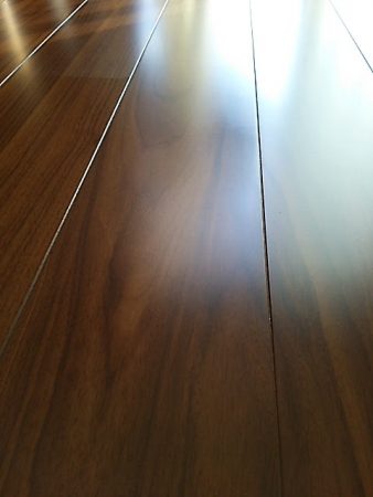 床に工具を落としてできたフローリングのキズ リペア(リビング)