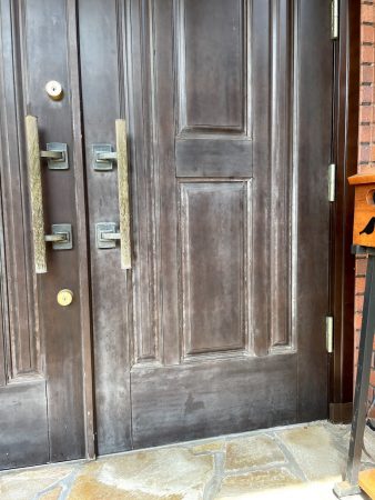 玄関扉の汚くなった表面のリペア（玄関ドア１）