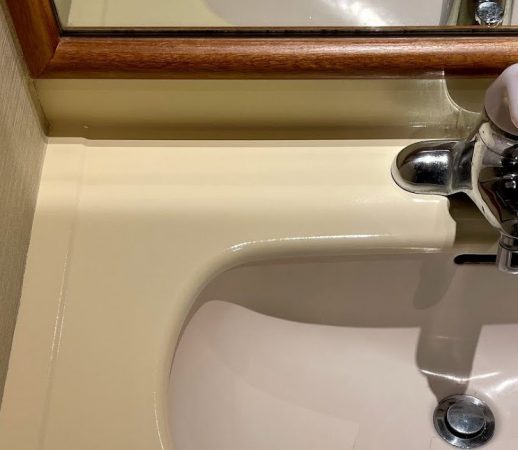洗面台カウンターについたタバコの跡のリペア(ホテル)