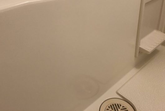 浴槽エプロンに入ったクラックのリペア(アパート2)