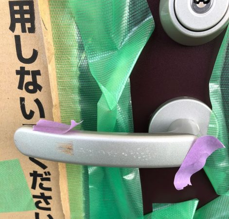 ドアノブのキズのリペア(玄関ドア2)